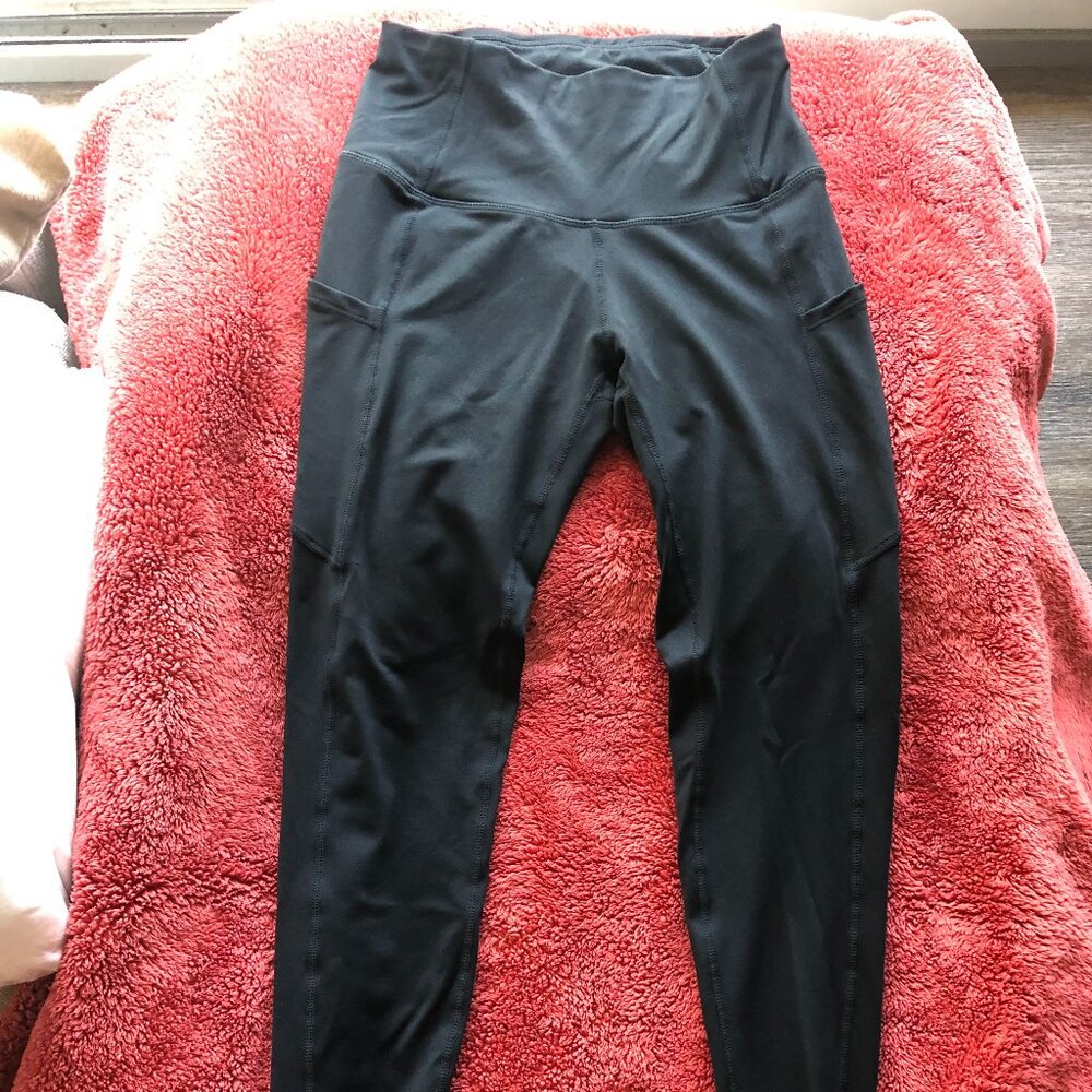 High-Waisted Black Leggings with Pockets